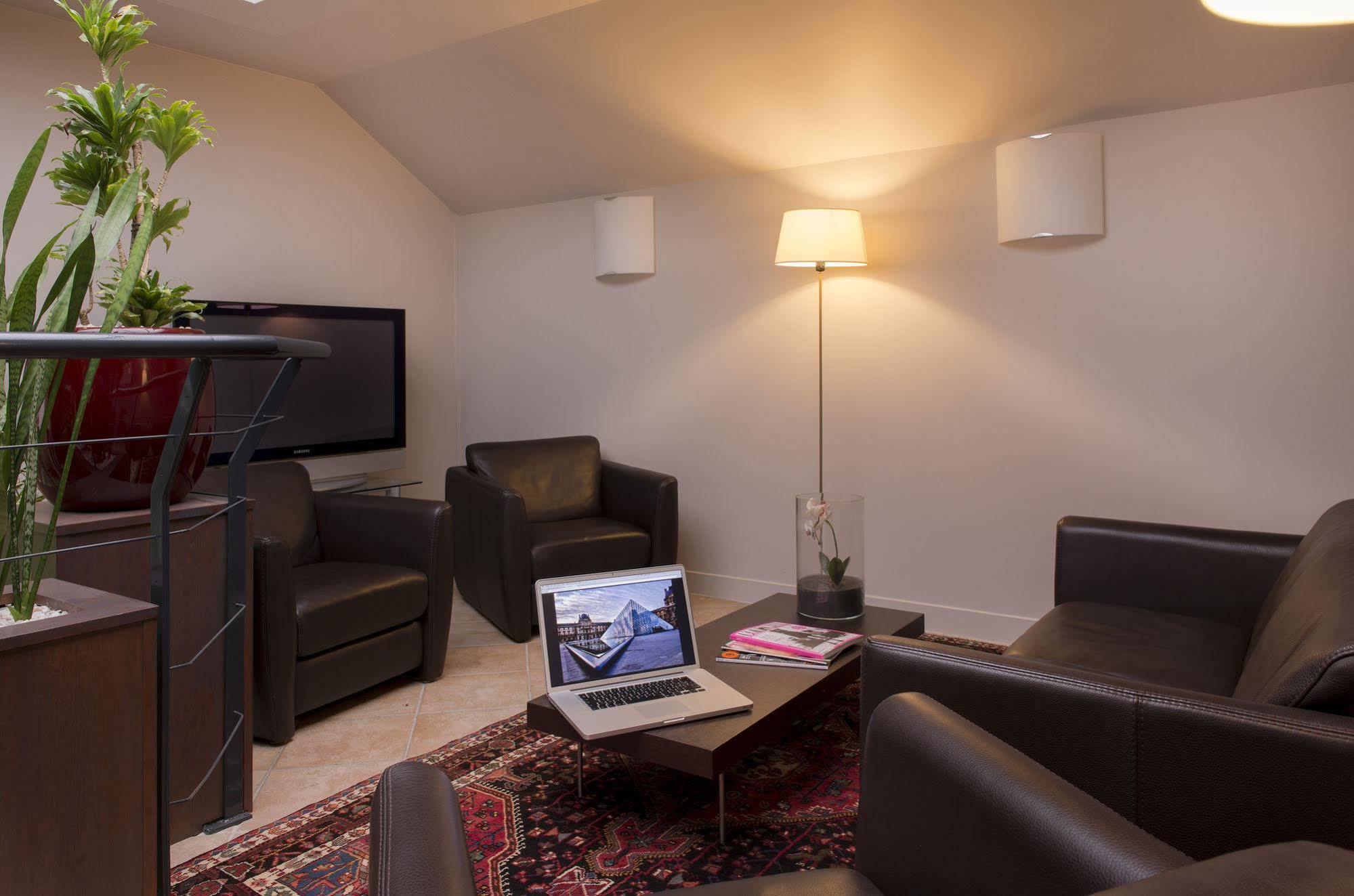 Hotel Apollinaire Parijs